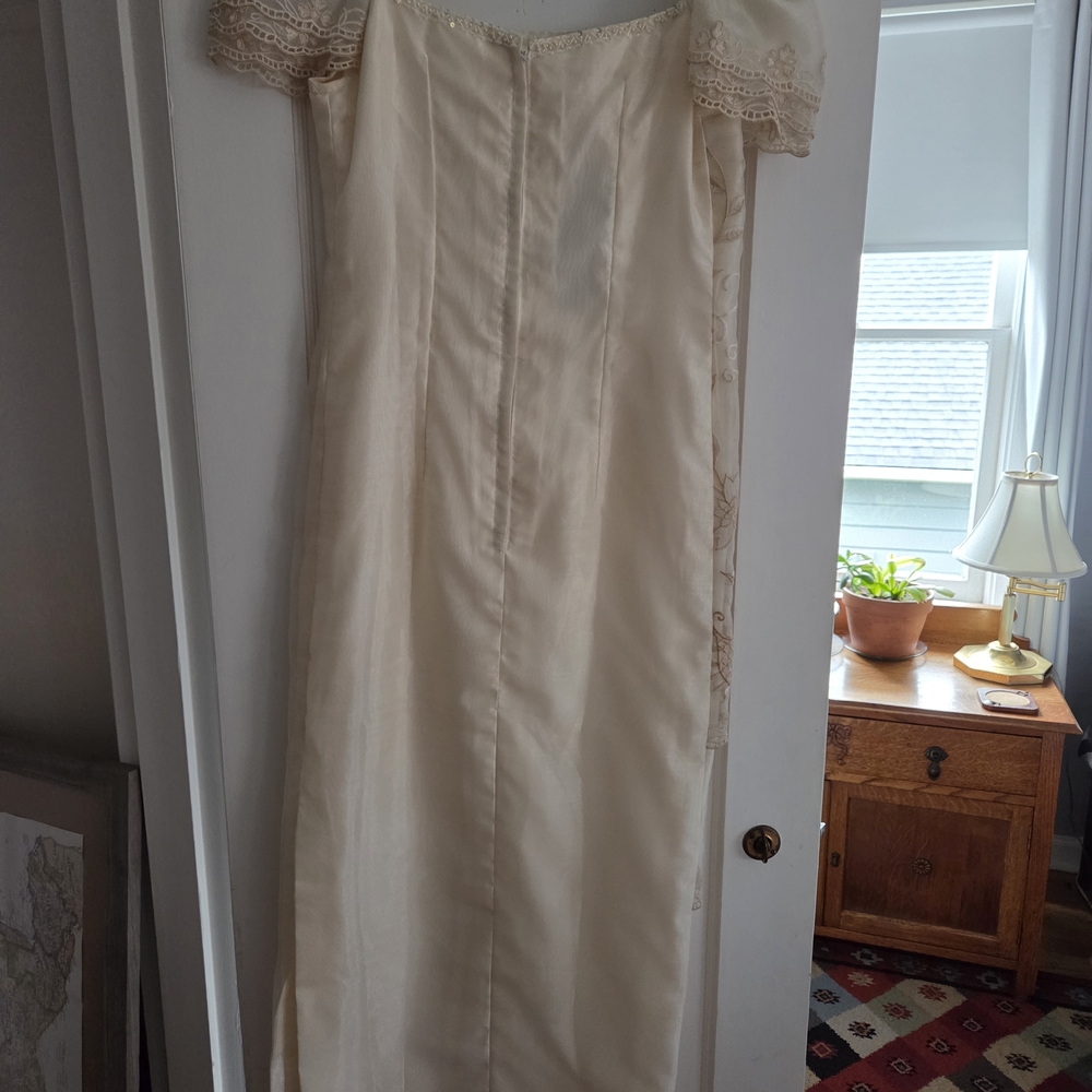 Elegant Cream Lace Dress - Picture 2 of 10